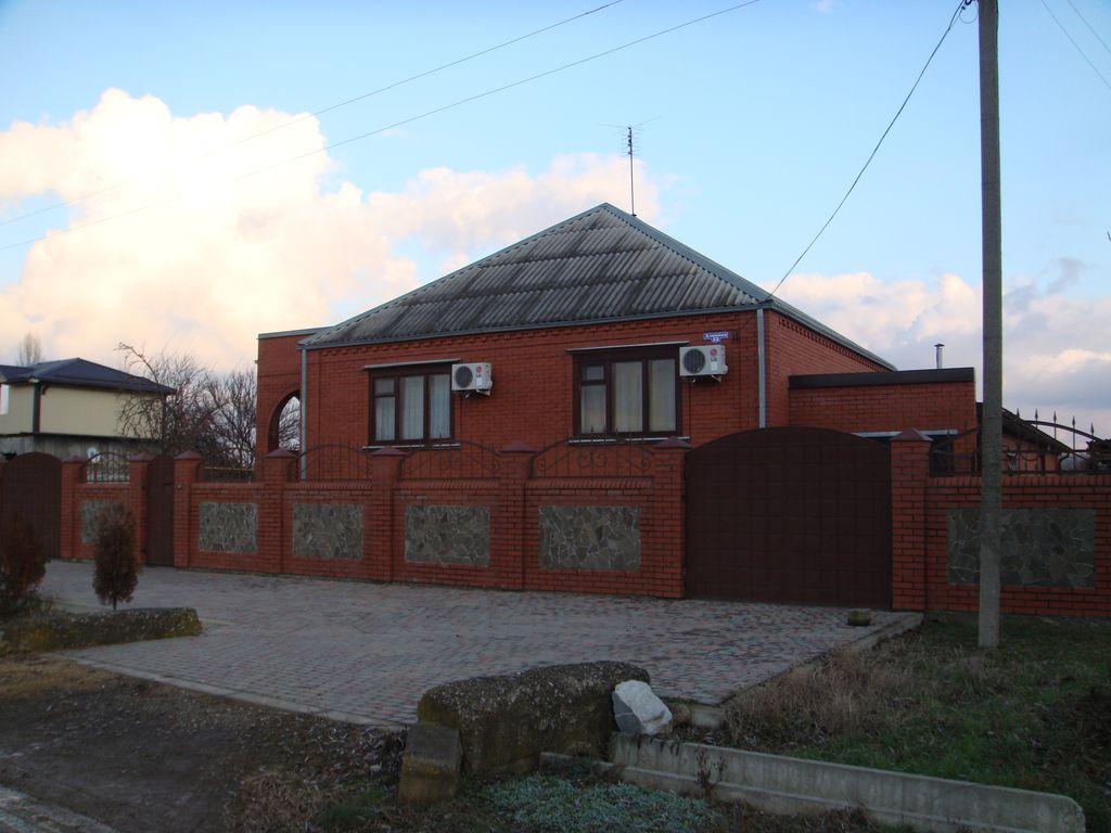 п. Ахтырский дома Краснодарский край